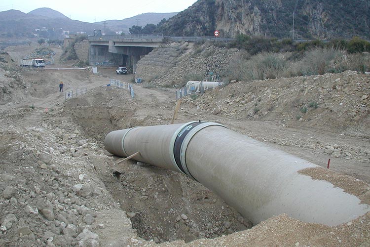 Polyester pipes reinforced with fibreglass in La Traída