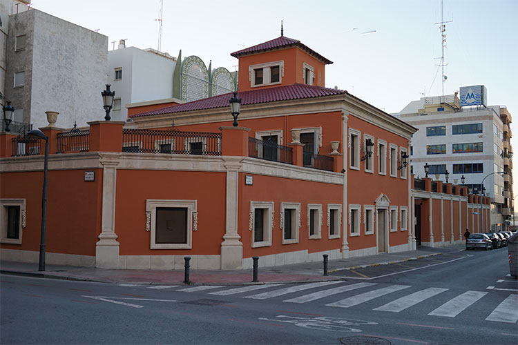 Edificio de la sede social de Aguas de Alicante en la Calle Alona de Alicante